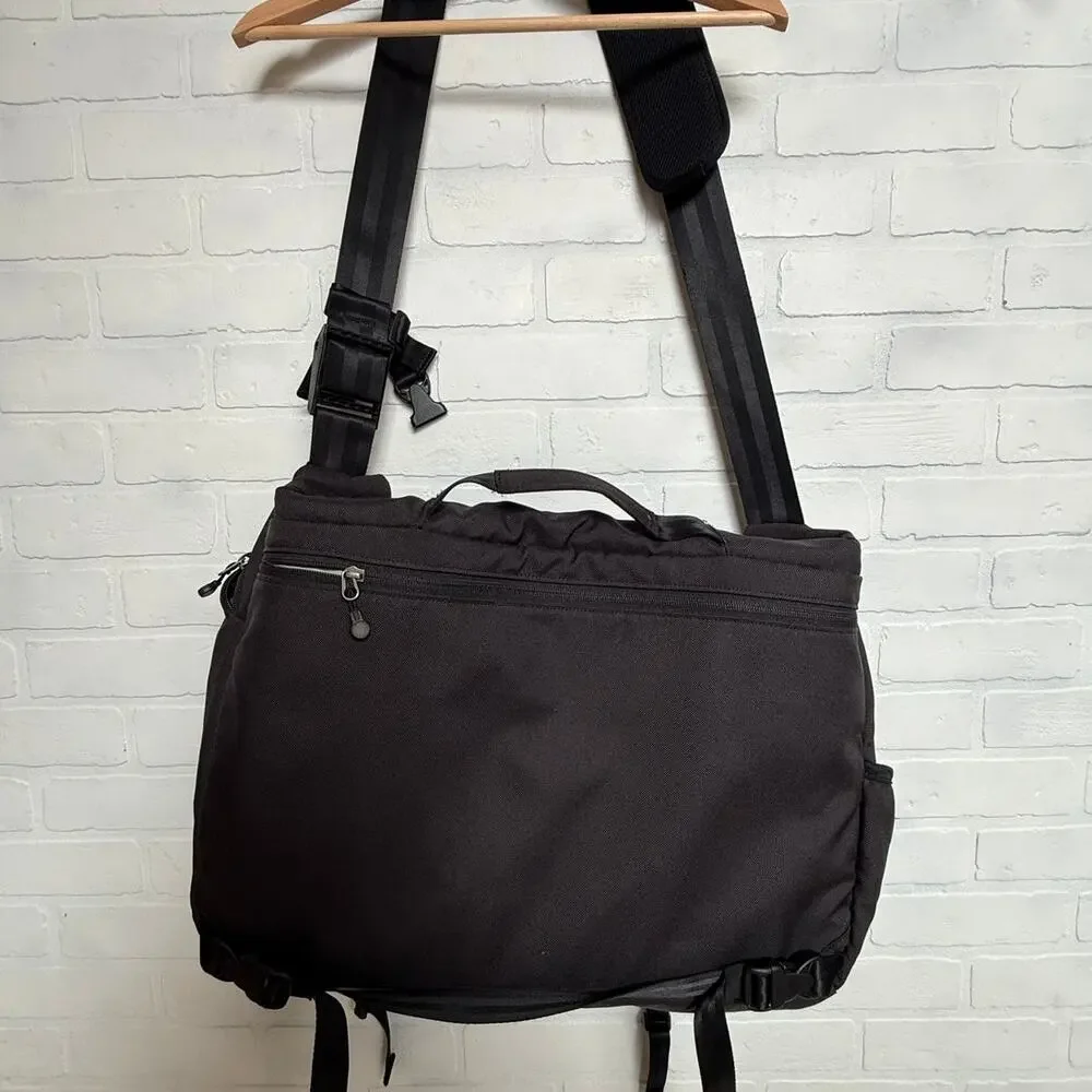Patagonia Critical Mass Black Messenger Laptop Crossbody Bag Luggage